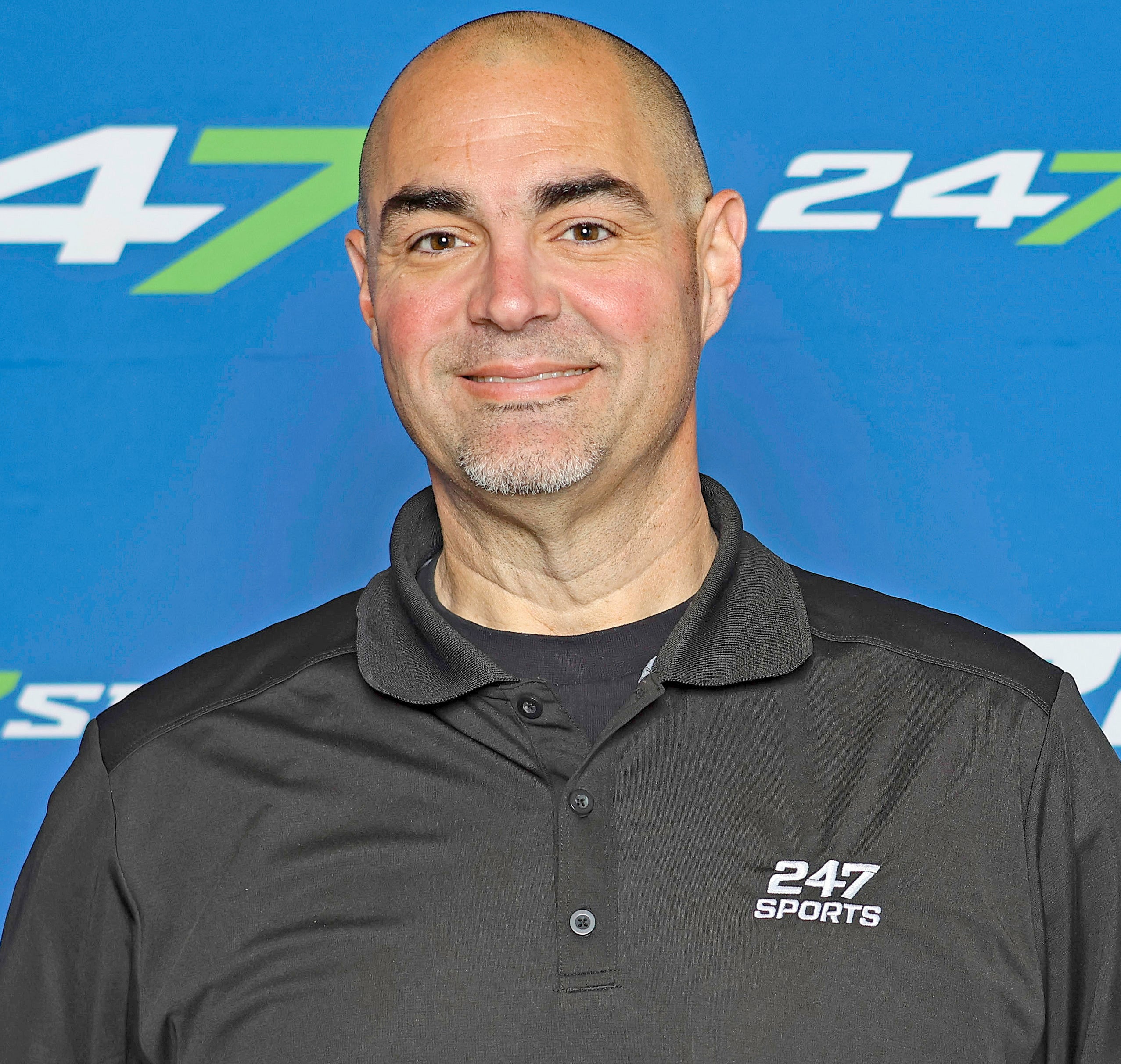 稳定输出！琼斯半场12中5，三分8中3，得到13分2篮板3助攻